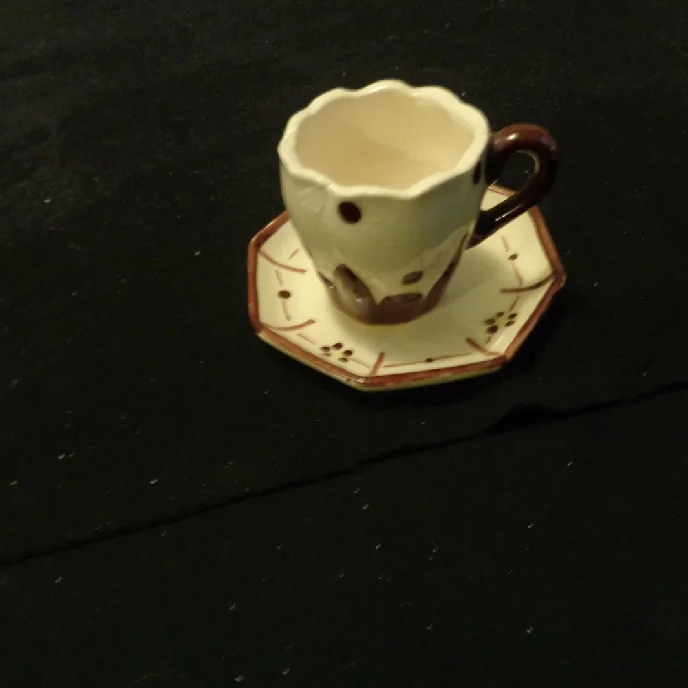 VINTAGE FAIRYCORE SM POTTERY TEACUP & SAUCER BROWN CREAM